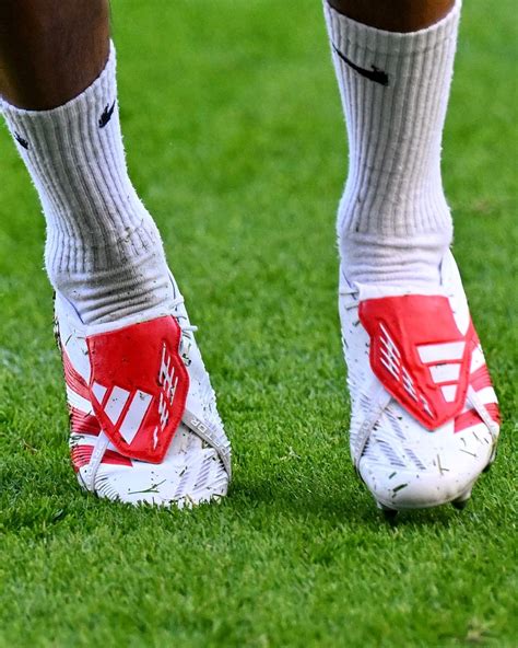 who wears adidas predator